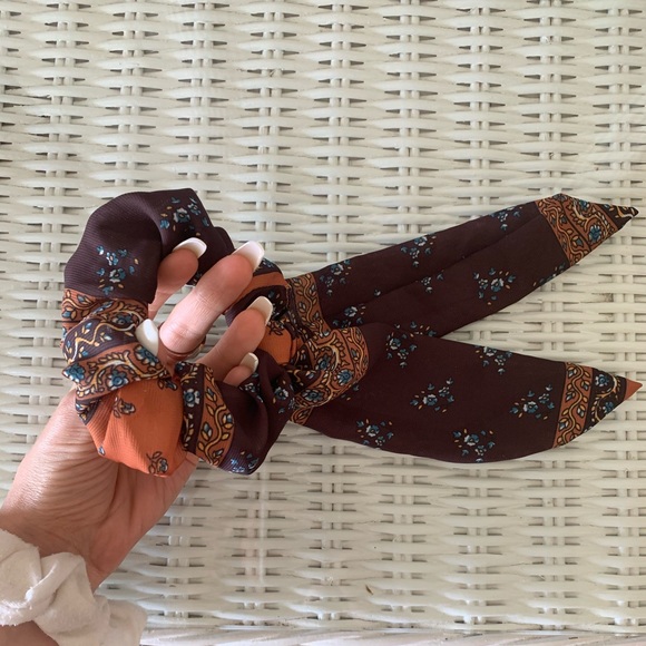 Free People Scrunchie Ribbon - Picture 2 of 3